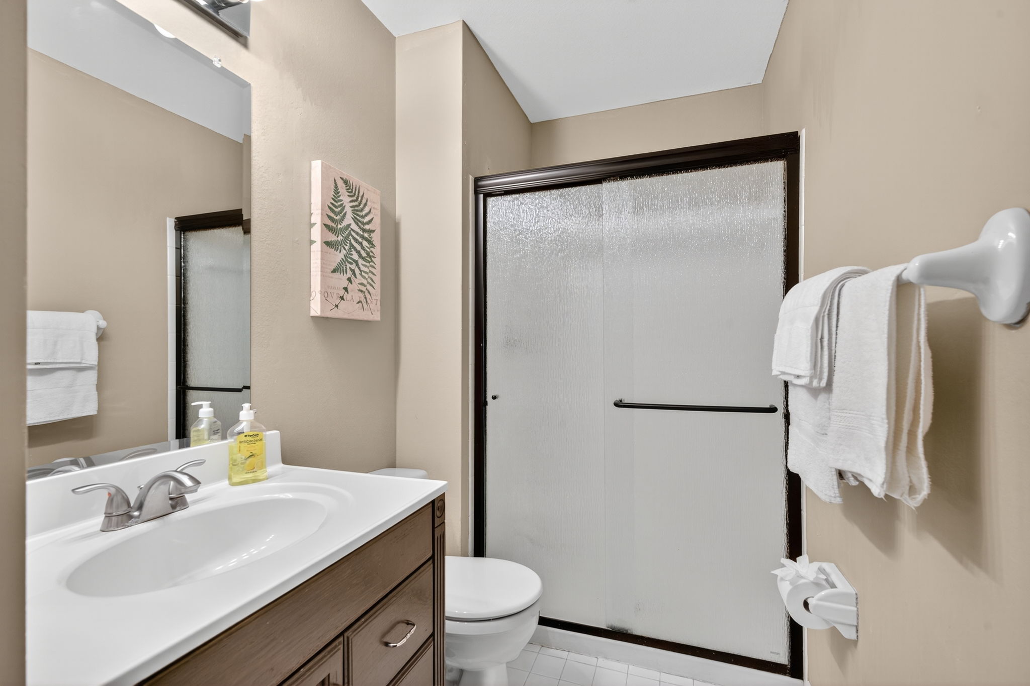 4 Bedrooms Bedrooms, ,2.5 BathroomsBathrooms,Woodford Rentals,For Rent,1387