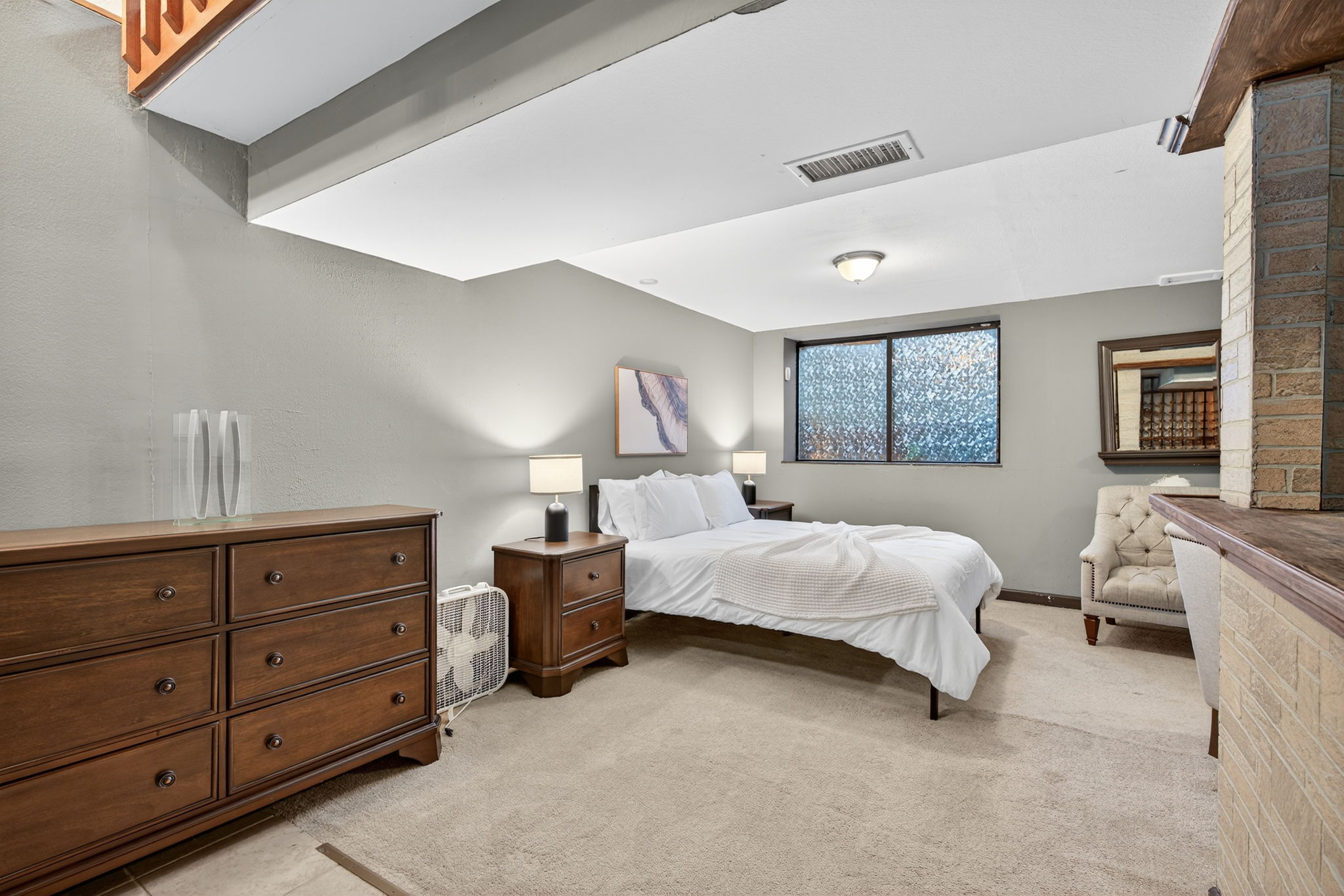 4 Bedrooms Bedrooms, ,2.5 BathroomsBathrooms,Woodford Rentals,For Rent,1387