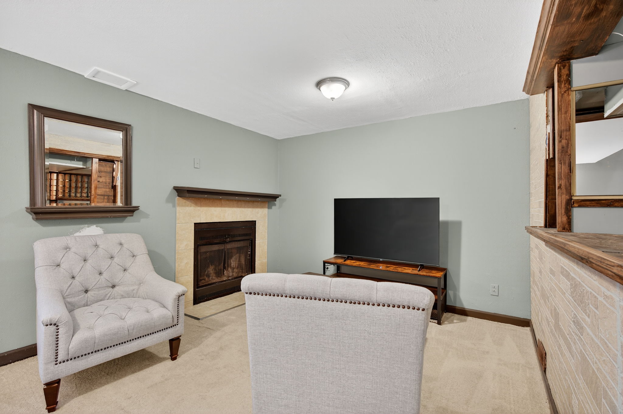 4 Bedrooms Bedrooms, ,2.5 BathroomsBathrooms,Woodford Rentals,For Rent,1387