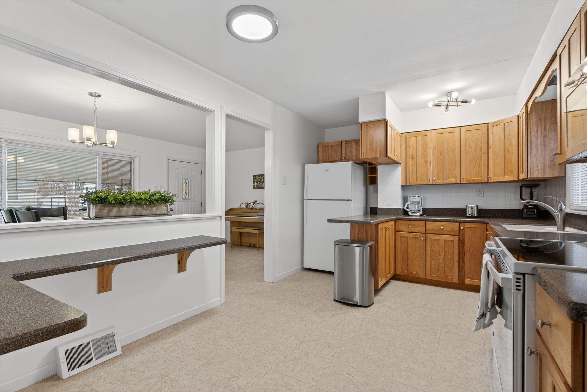 3 Bedrooms Bedrooms, ,2 BathroomsBathrooms,Woodford Rentals,For Rent,1388