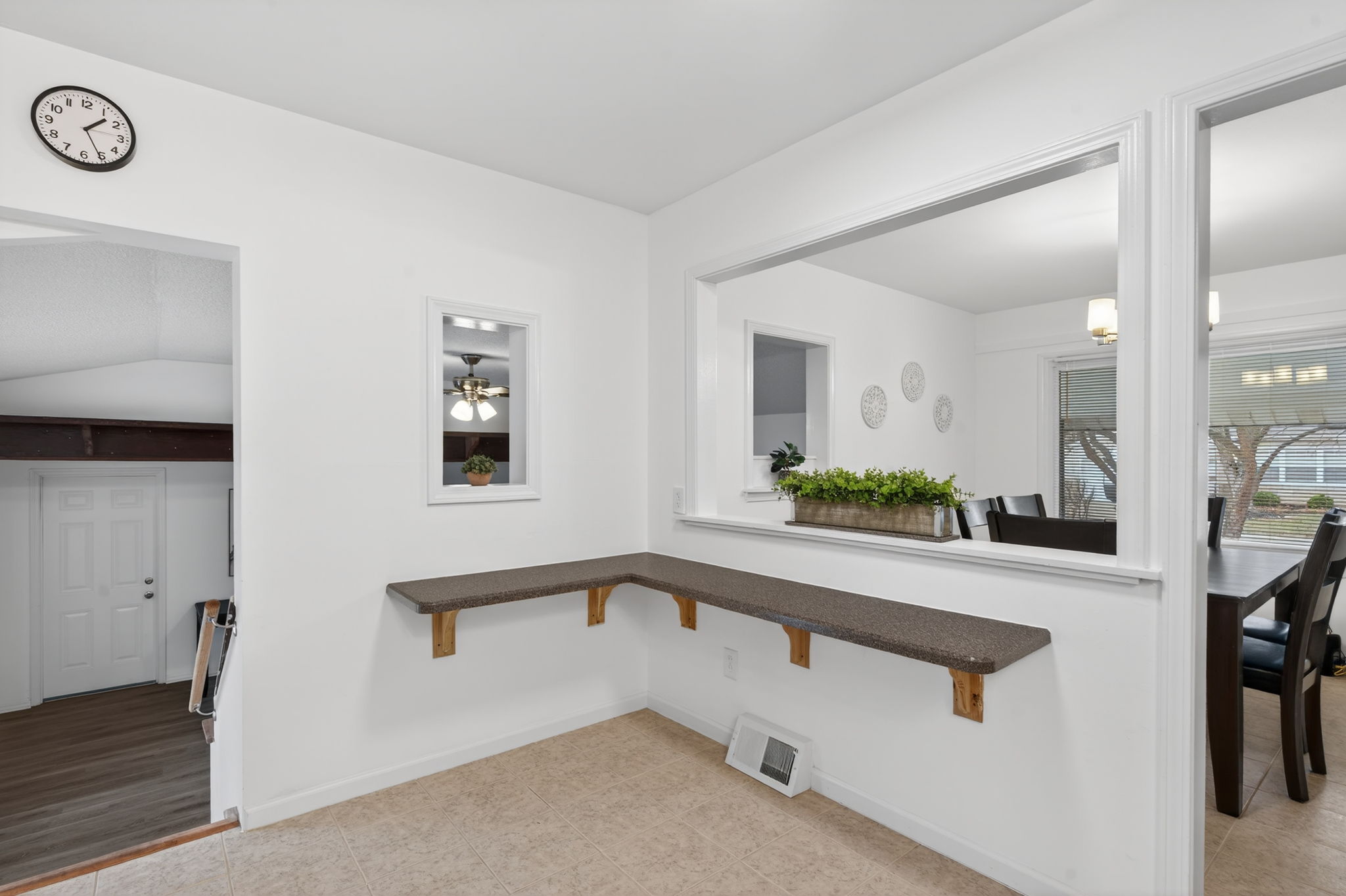 3 Bedrooms Bedrooms, ,2 BathroomsBathrooms,Woodford Rentals,For Rent,1388