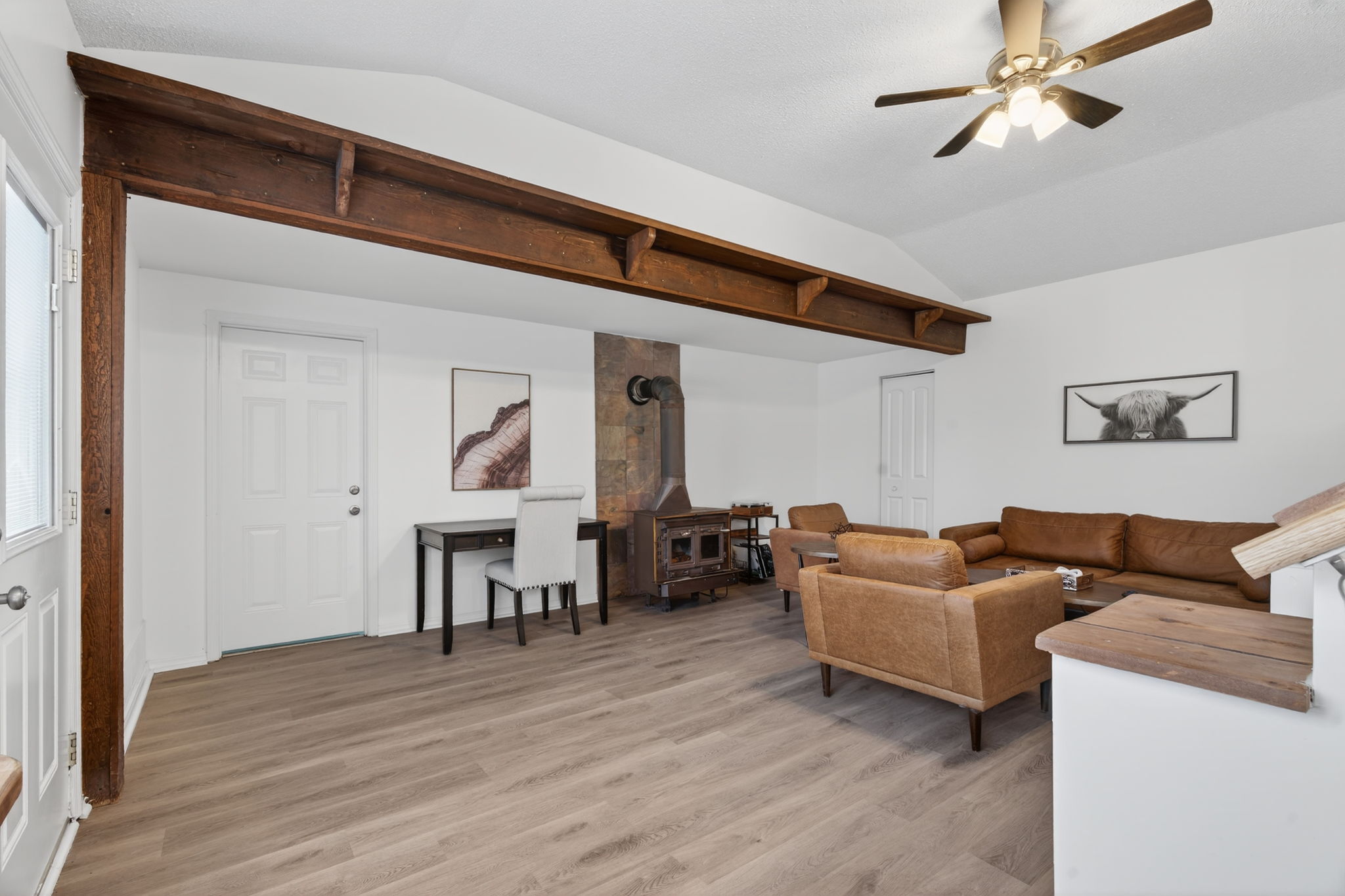 3 Bedrooms Bedrooms, ,2 BathroomsBathrooms,Woodford Rentals,For Rent,1388