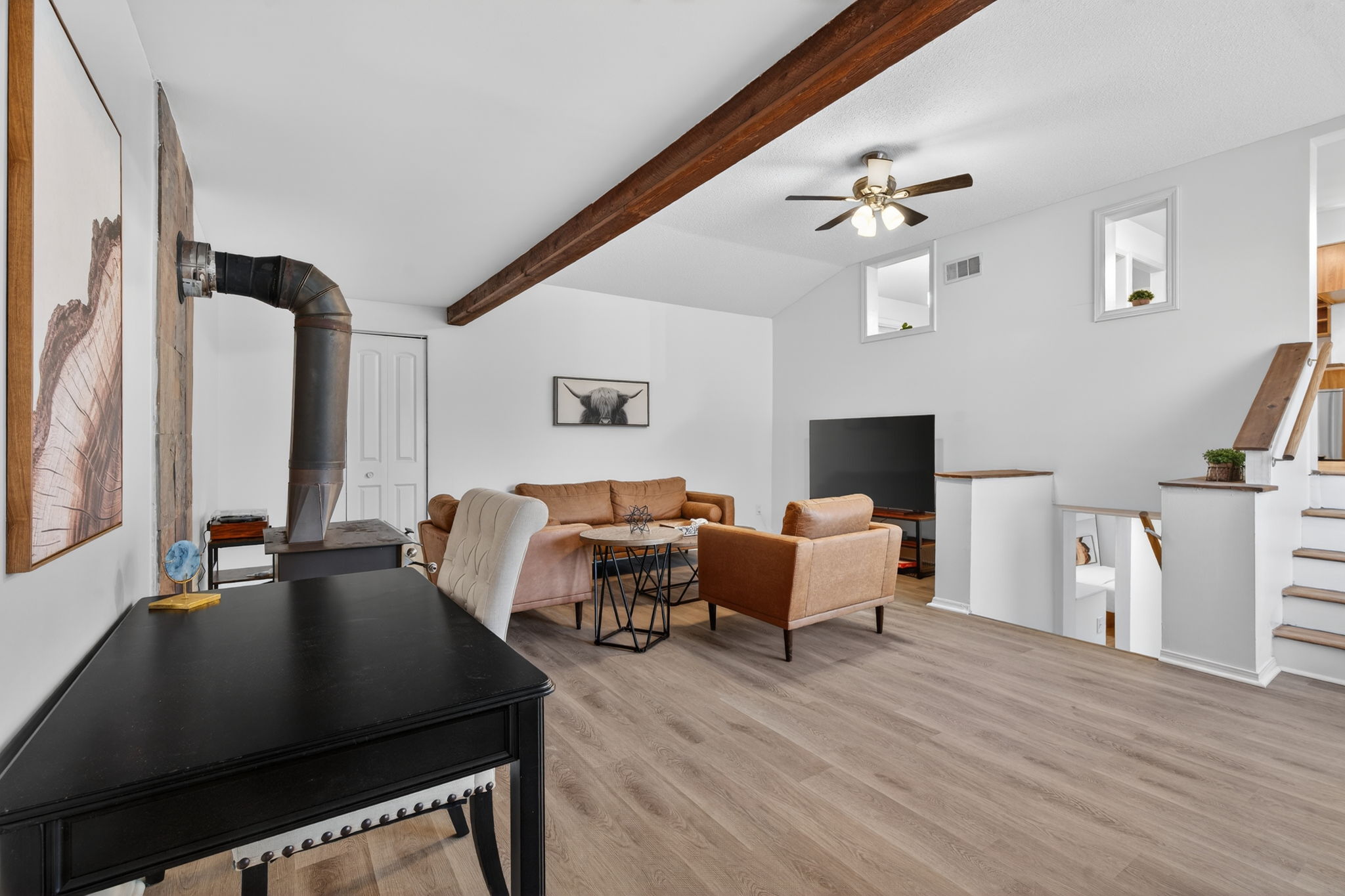 3 Bedrooms Bedrooms, ,2 BathroomsBathrooms,Woodford Rentals,For Rent,1388