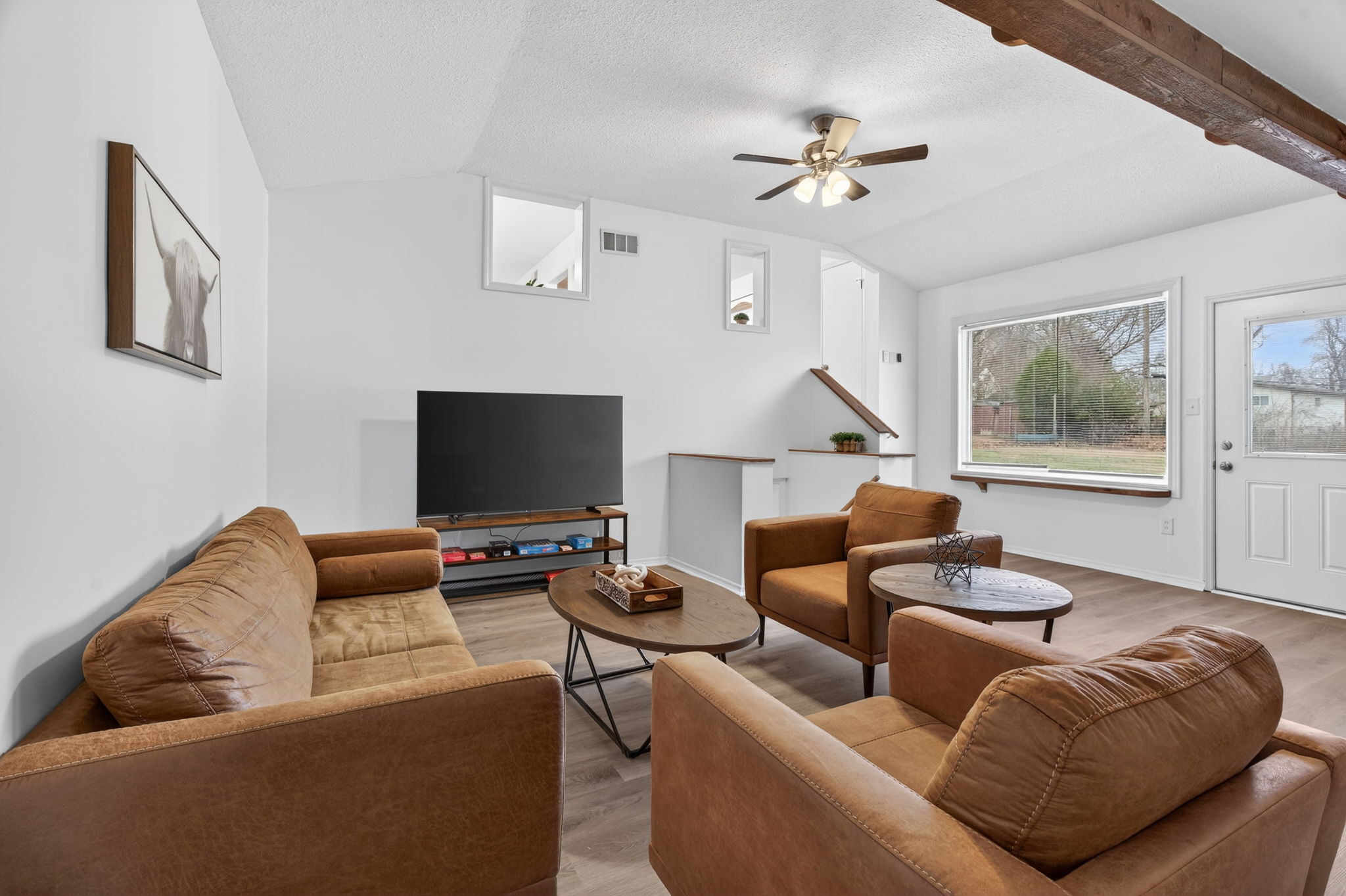 3 Bedrooms Bedrooms, ,2 BathroomsBathrooms,Woodford Rentals,For Rent,1388