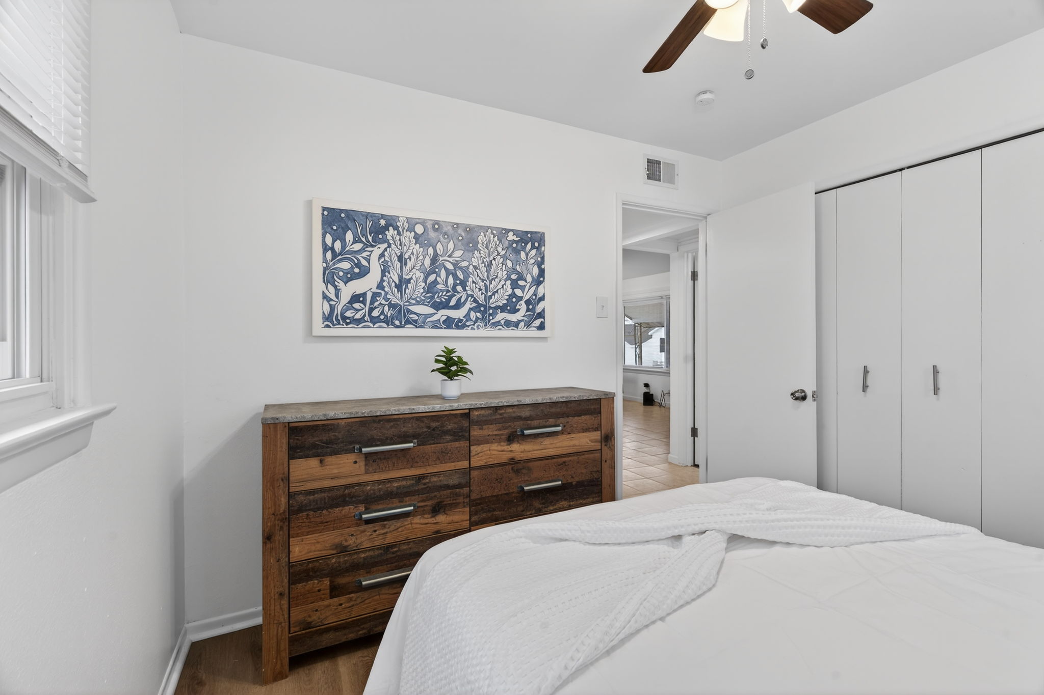 3 Bedrooms Bedrooms, ,2 BathroomsBathrooms,Woodford Rentals,For Rent,1388