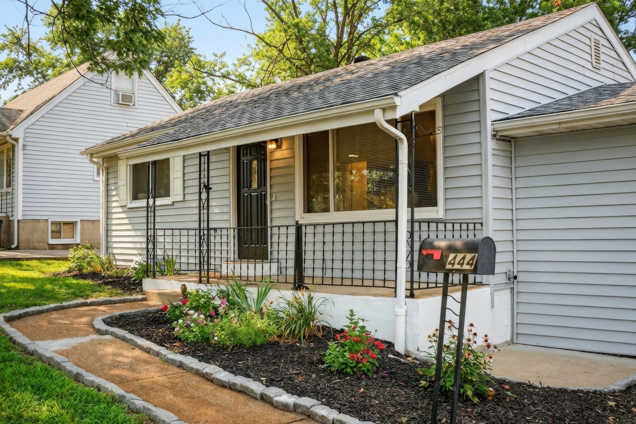 3 Bedrooms Bedrooms, ,2 BathroomsBathrooms,Woodford Rentals,For Rent,1388