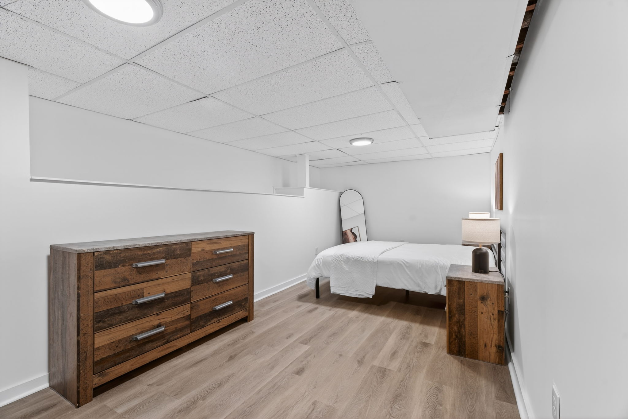 3 Bedrooms Bedrooms, ,2 BathroomsBathrooms,Woodford Rentals,For Rent,1388