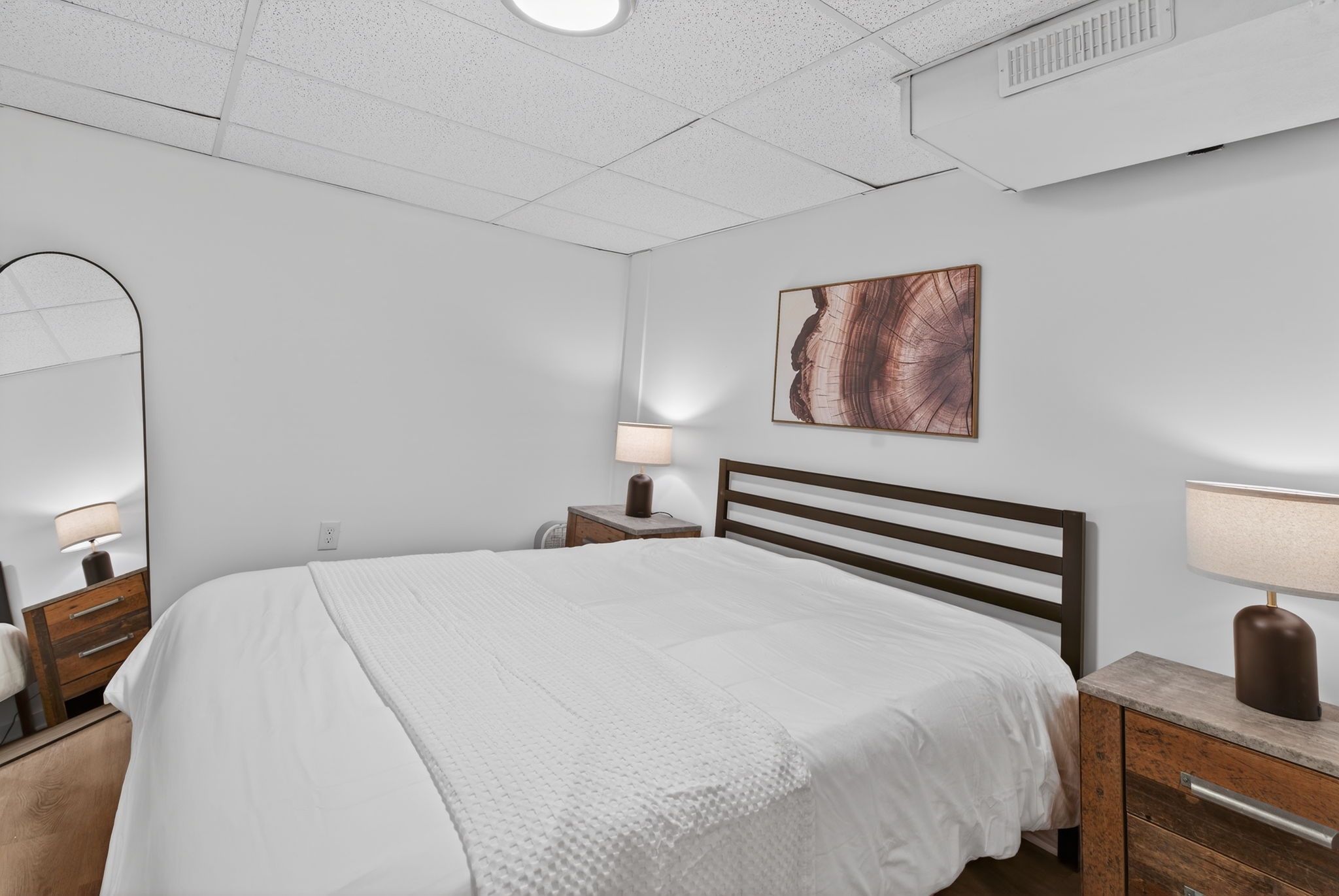 3 Bedrooms Bedrooms, ,2 BathroomsBathrooms,Woodford Rentals,For Rent,1388