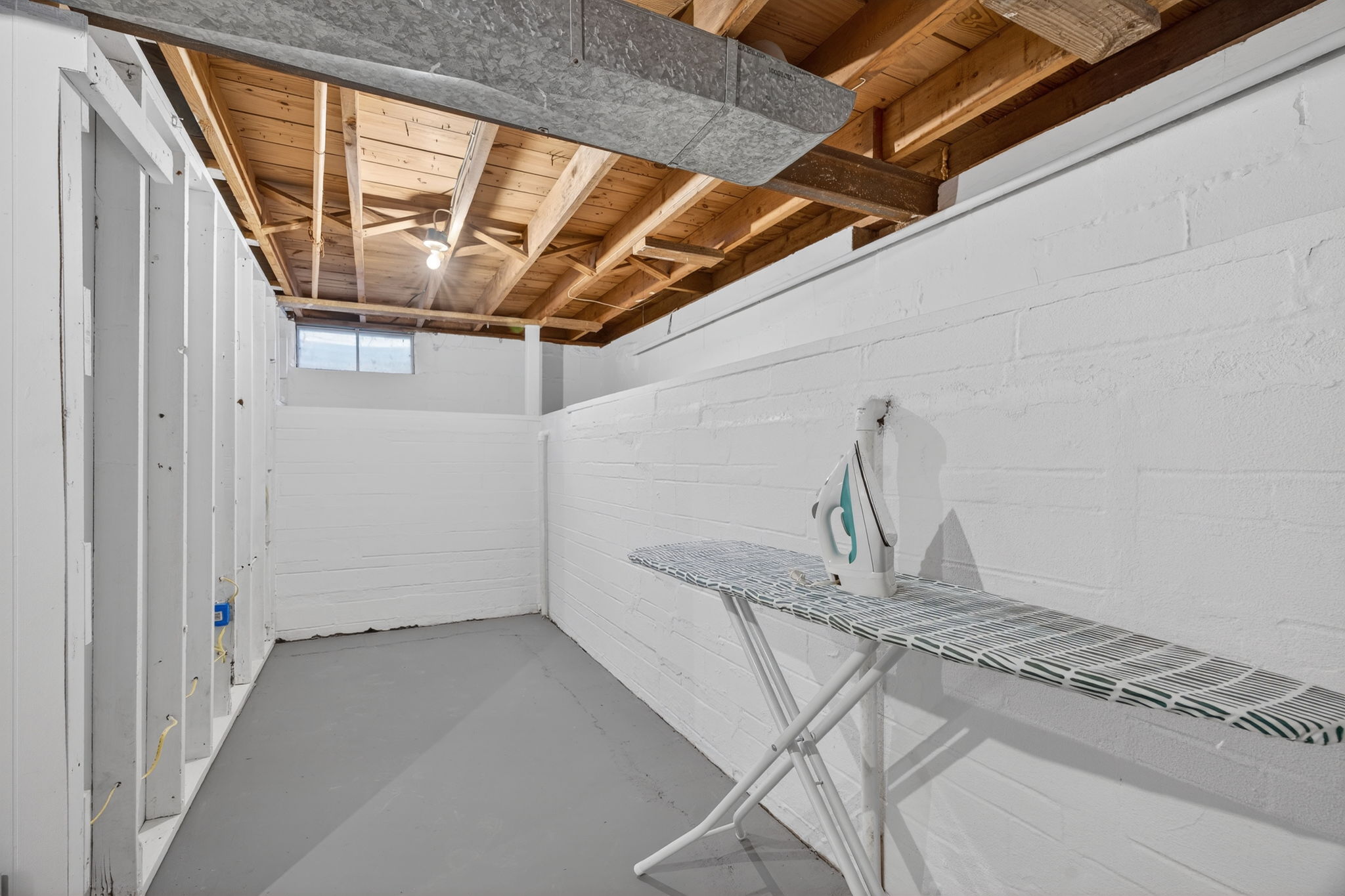 3 Bedrooms Bedrooms, ,2 BathroomsBathrooms,Woodford Rentals,For Rent,1388