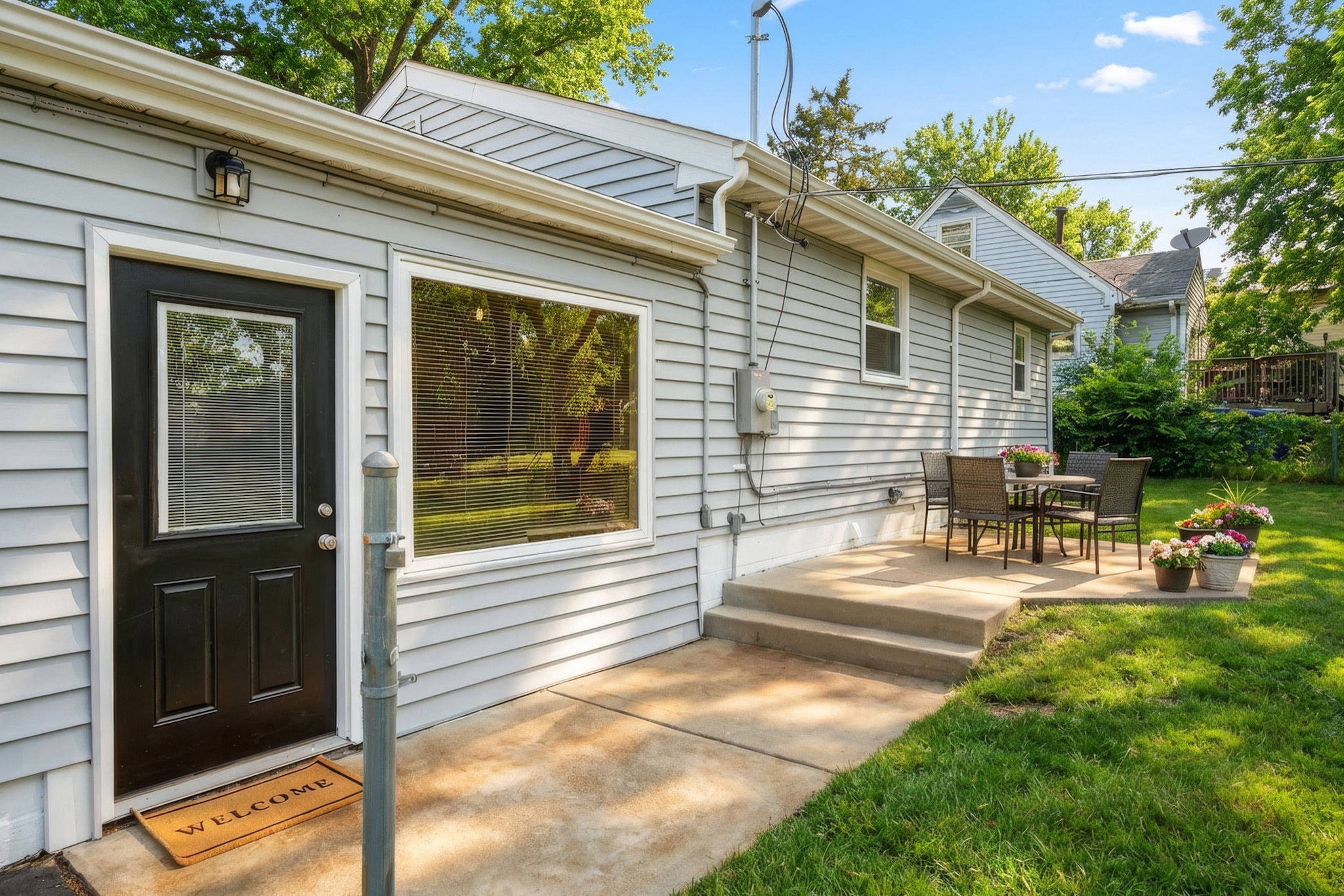 3 Bedrooms Bedrooms, ,2 BathroomsBathrooms,Woodford Rentals,For Rent,1388