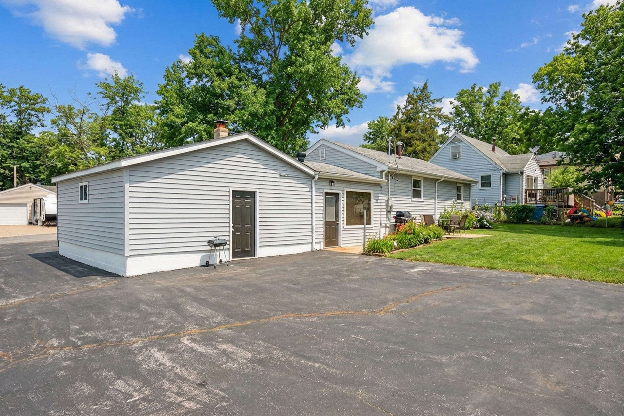 3 Bedrooms Bedrooms, ,2 BathroomsBathrooms,Woodford Rentals,For Rent,1388