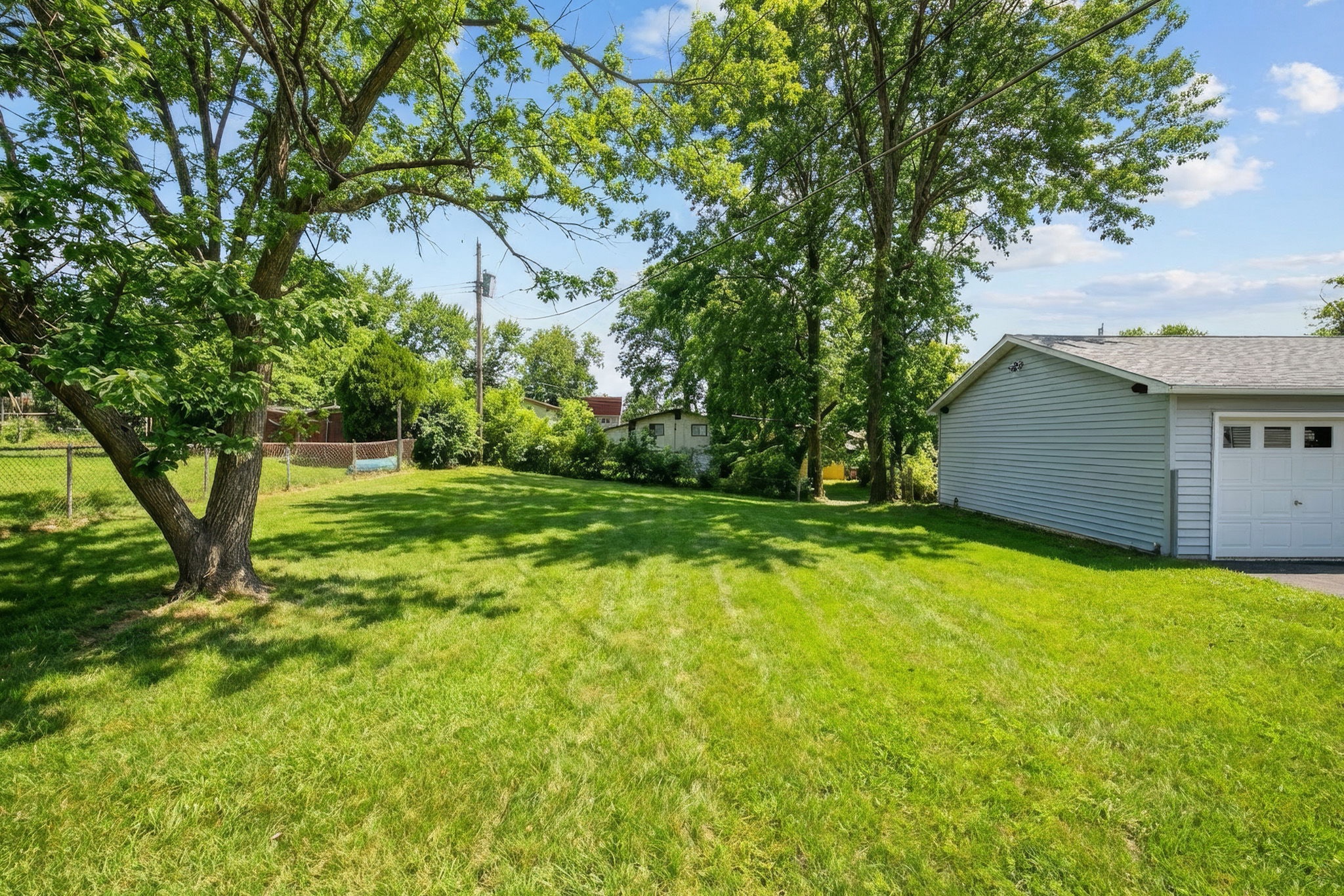 3 Bedrooms Bedrooms, ,2 BathroomsBathrooms,Woodford Rentals,For Rent,1388