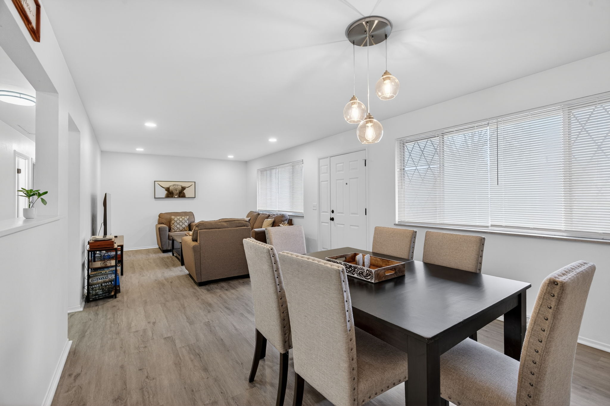 4 Bedrooms Bedrooms, ,1.5 BathroomsBathrooms,Woodford Rentals,For Rent,1389