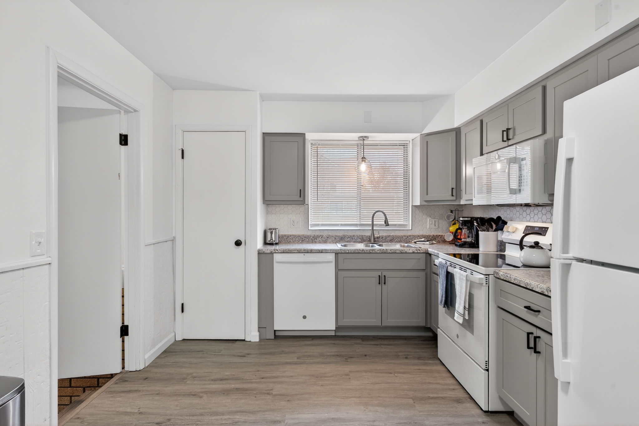 4 Bedrooms Bedrooms, ,1.5 BathroomsBathrooms,Woodford Rentals,For Rent,1389