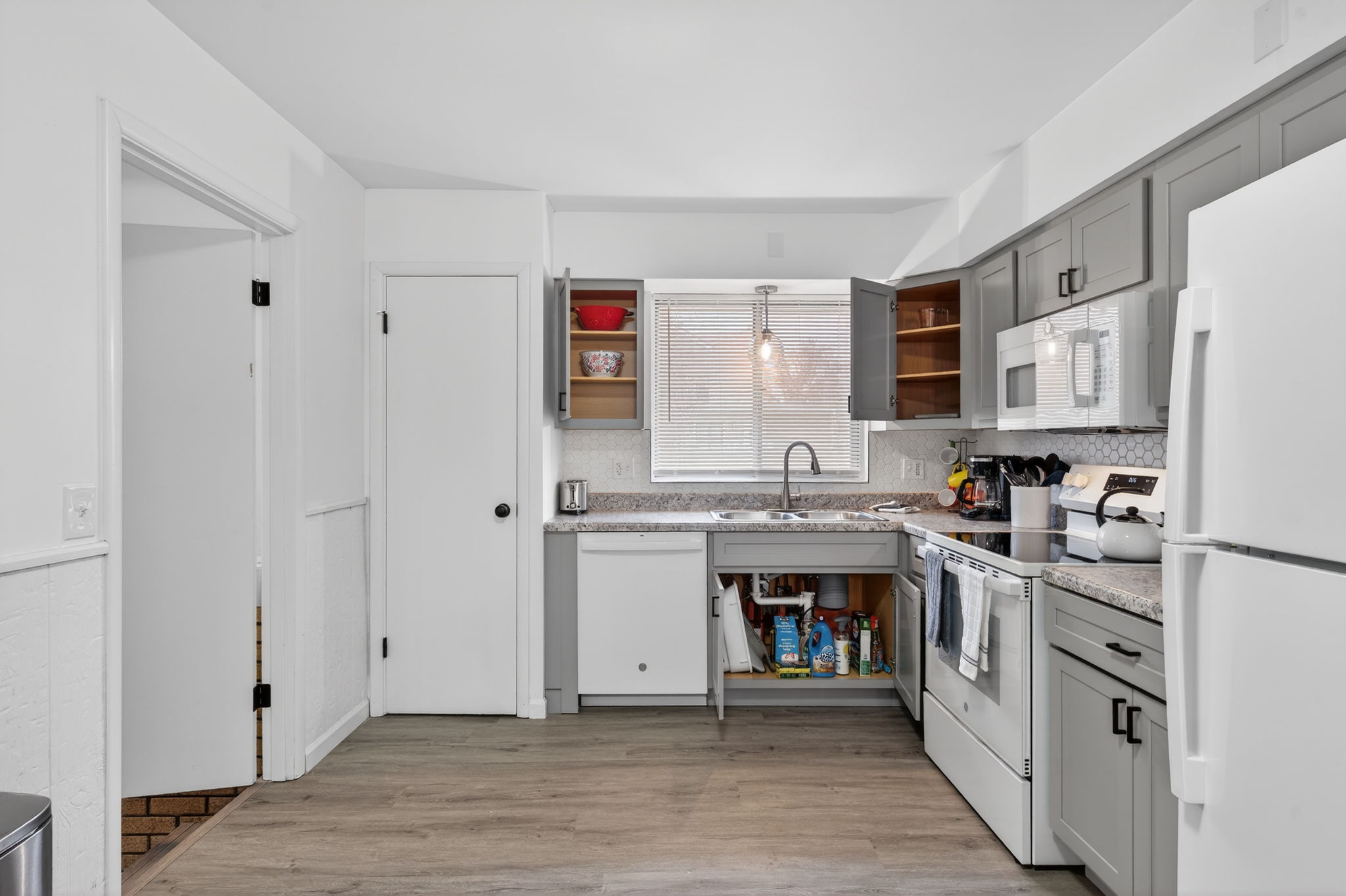 4 Bedrooms Bedrooms, ,1.5 BathroomsBathrooms,Woodford Rentals,For Rent,1389