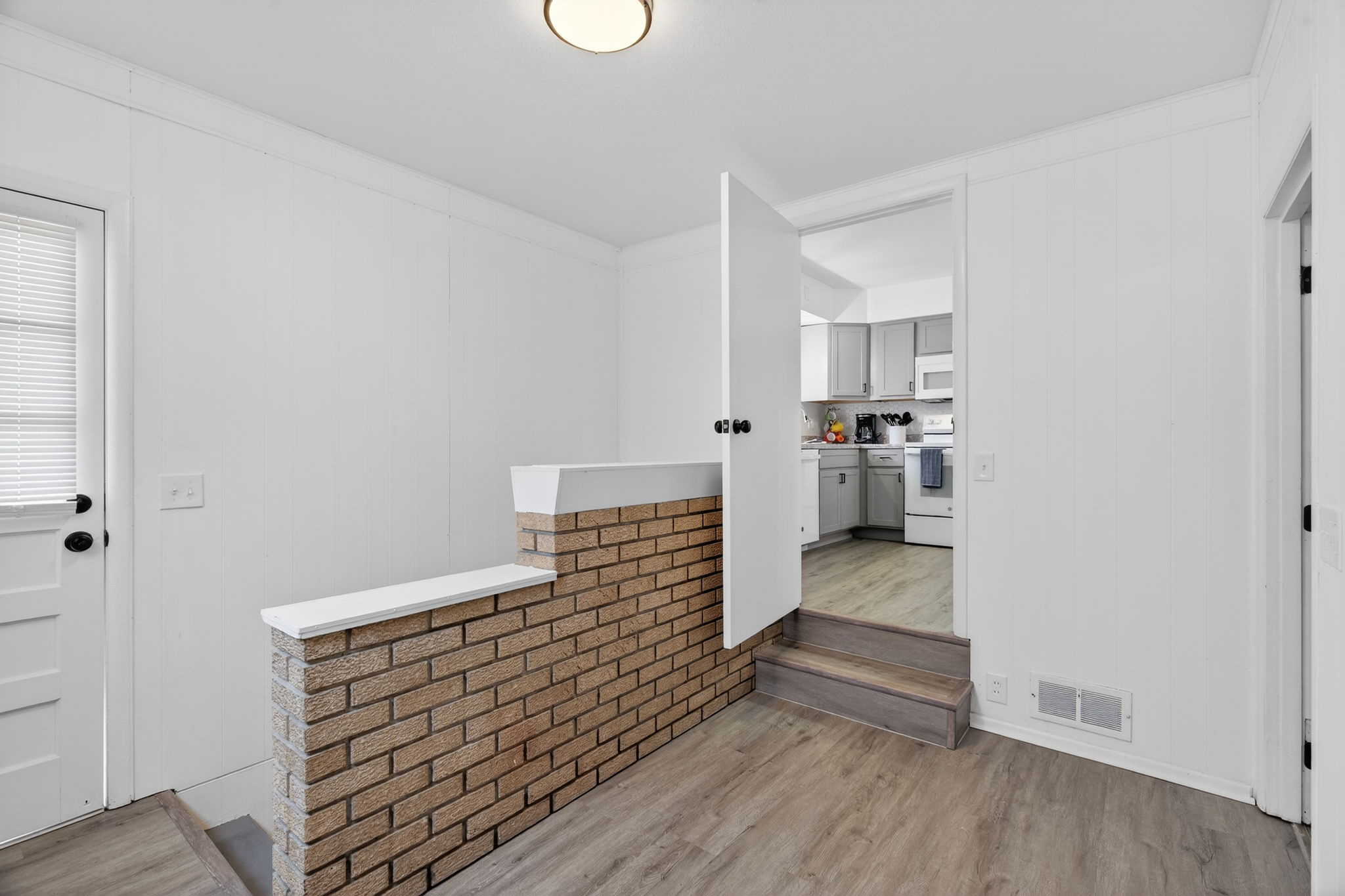 4 Bedrooms Bedrooms, ,1.5 BathroomsBathrooms,Woodford Rentals,For Rent,1389