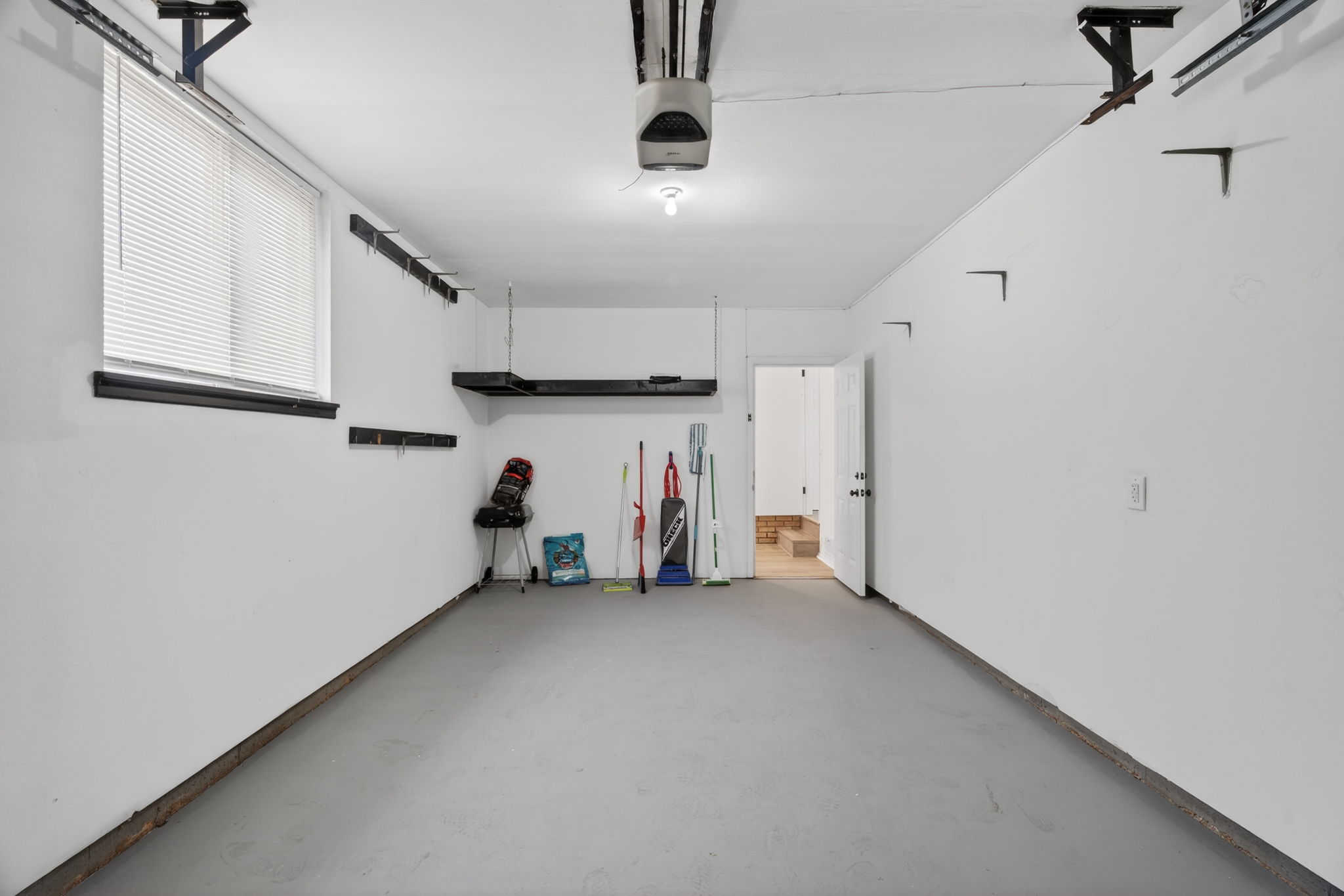 4 Bedrooms Bedrooms, ,1.5 BathroomsBathrooms,Woodford Rentals,For Rent,1389