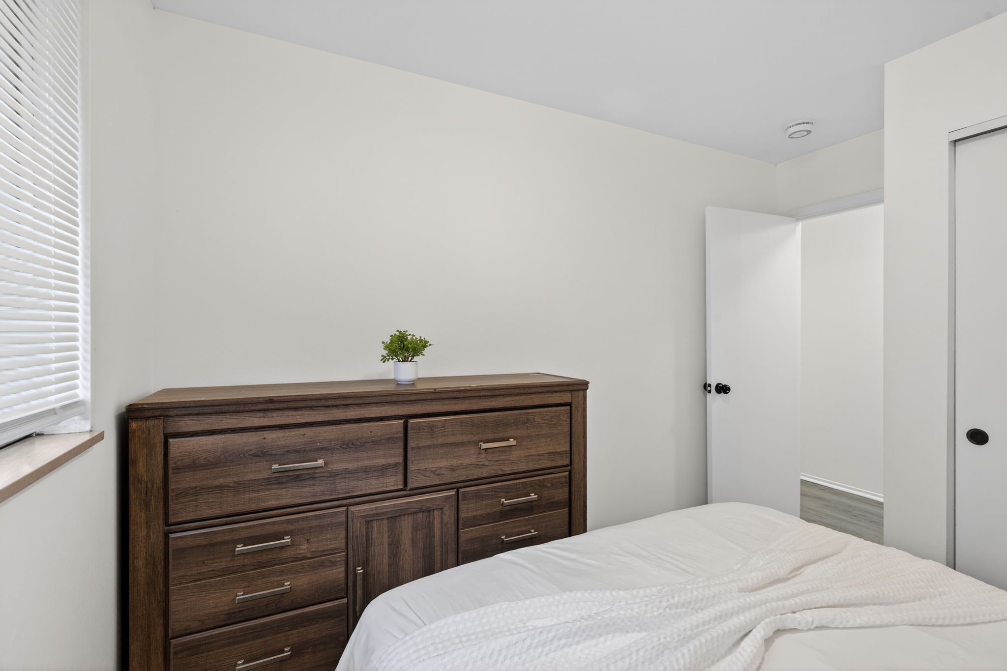 4 Bedrooms Bedrooms, ,1.5 BathroomsBathrooms,Woodford Rentals,For Rent,1389