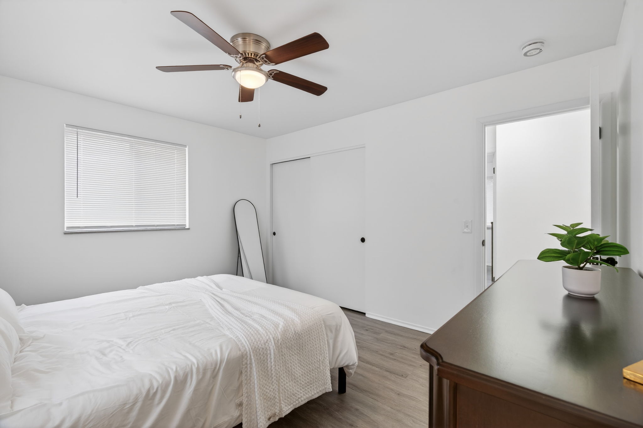 4 Bedrooms Bedrooms, ,1.5 BathroomsBathrooms,Woodford Rentals,For Rent,1389