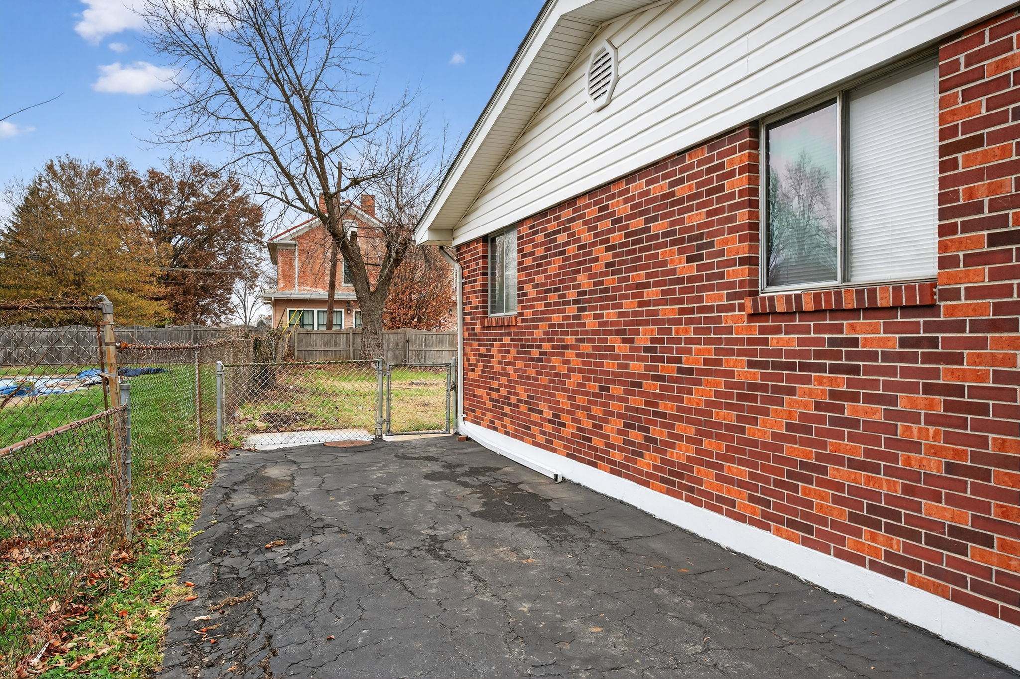 4 Bedrooms Bedrooms, ,1.5 BathroomsBathrooms,Woodford Rentals,For Rent,1389