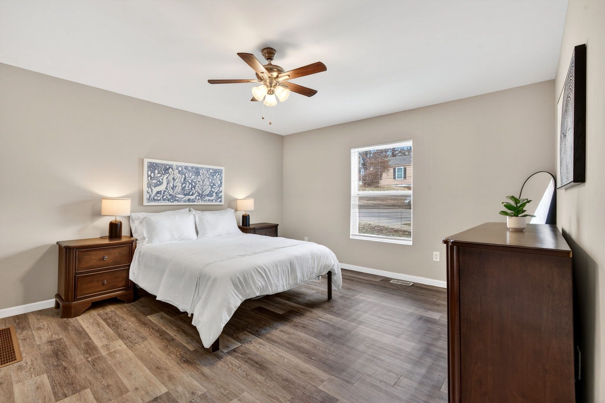 4 Bedrooms Bedrooms, ,1.5 BathroomsBathrooms,Woodford Rentals,For Rent,1390