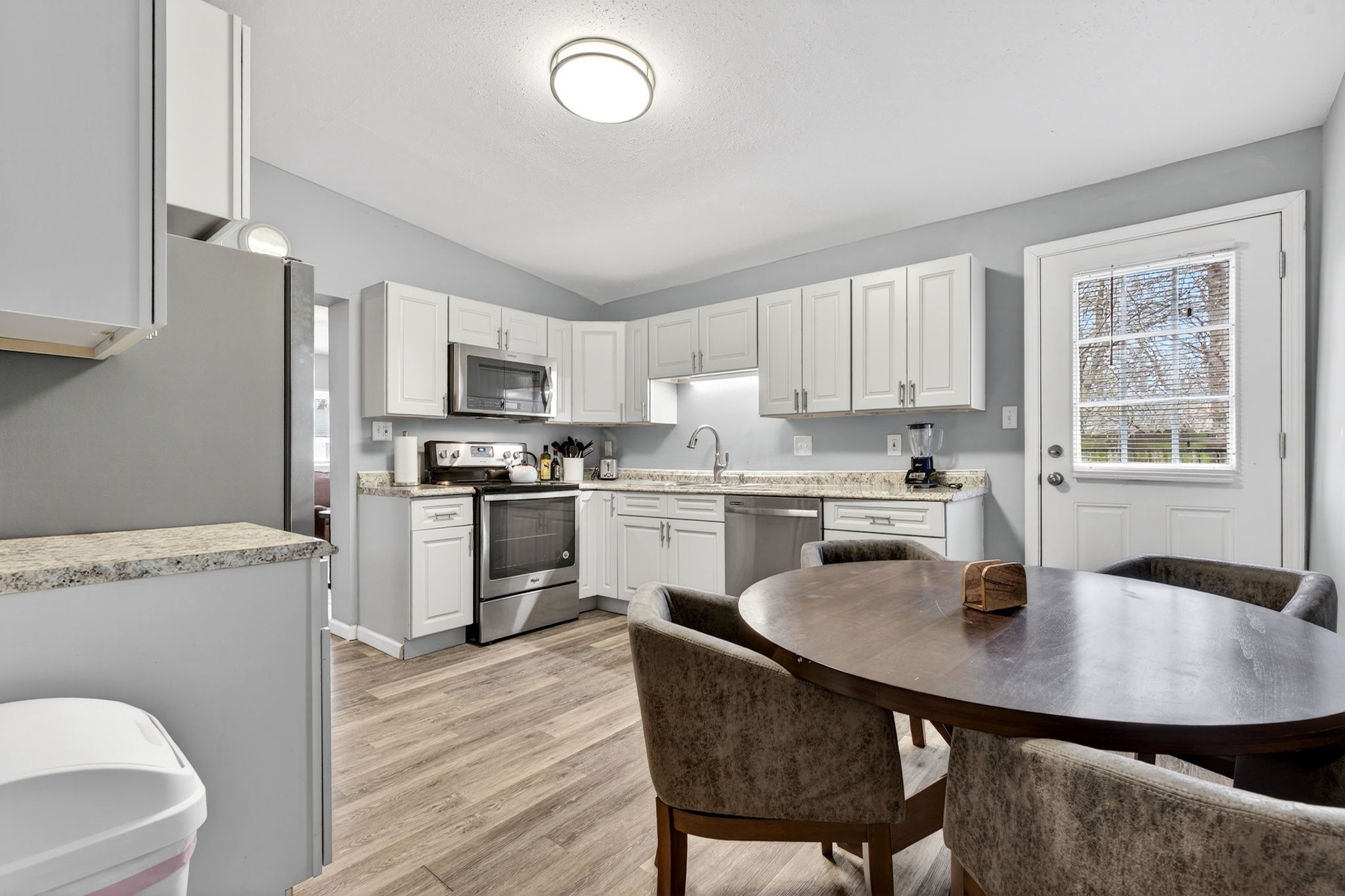 4 Bedrooms Bedrooms, ,1.5 BathroomsBathrooms,Woodford Rentals,For Rent,1390