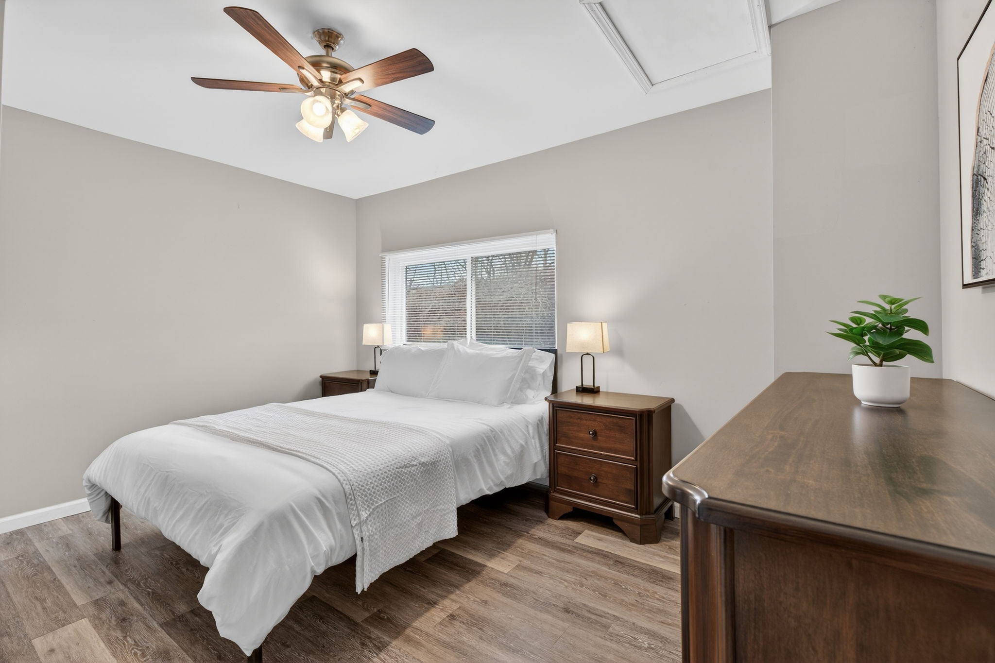 4 Bedrooms Bedrooms, ,1.5 BathroomsBathrooms,Woodford Rentals,For Rent,1390