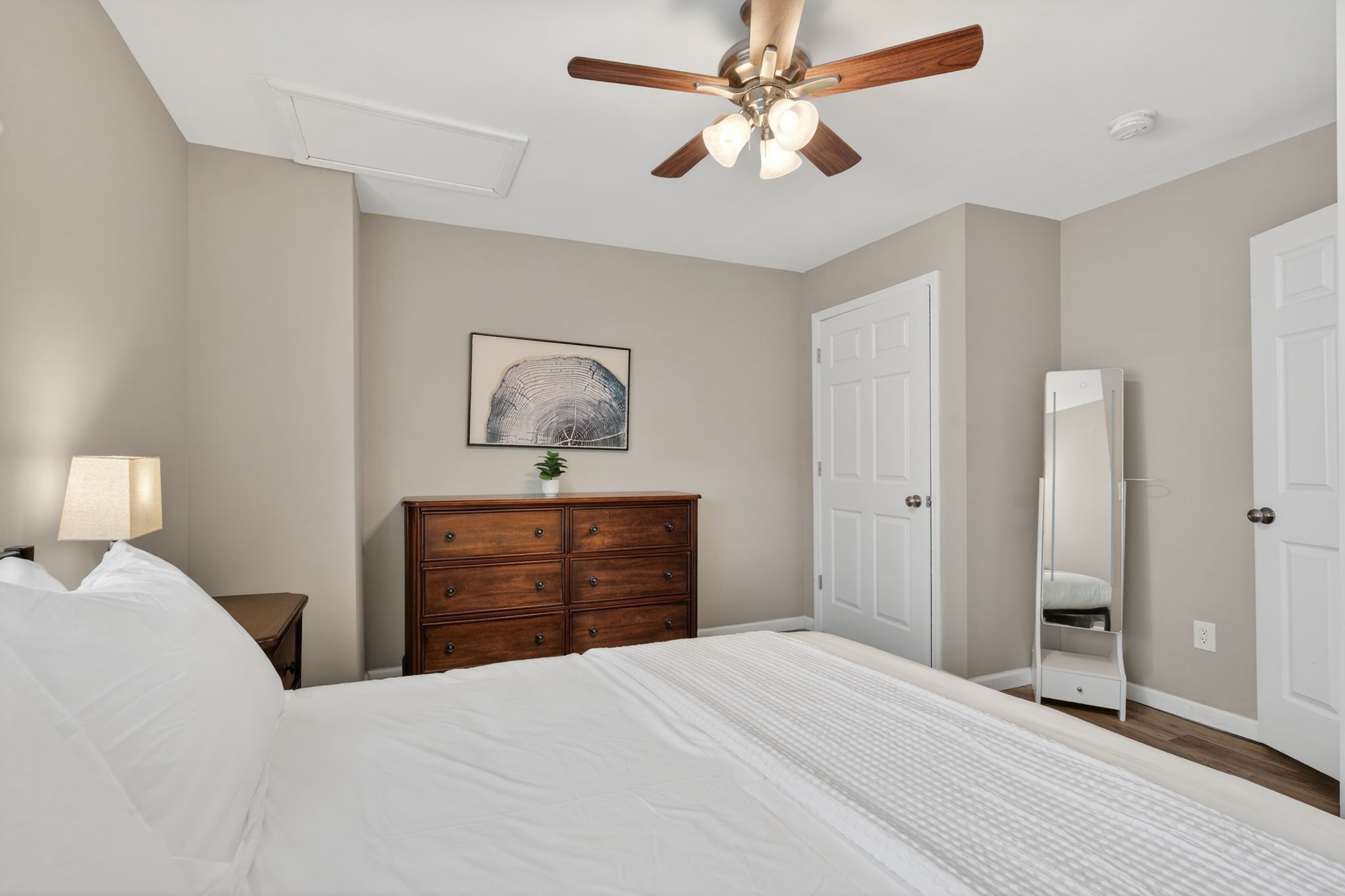 4 Bedrooms Bedrooms, ,1.5 BathroomsBathrooms,Woodford Rentals,For Rent,1390