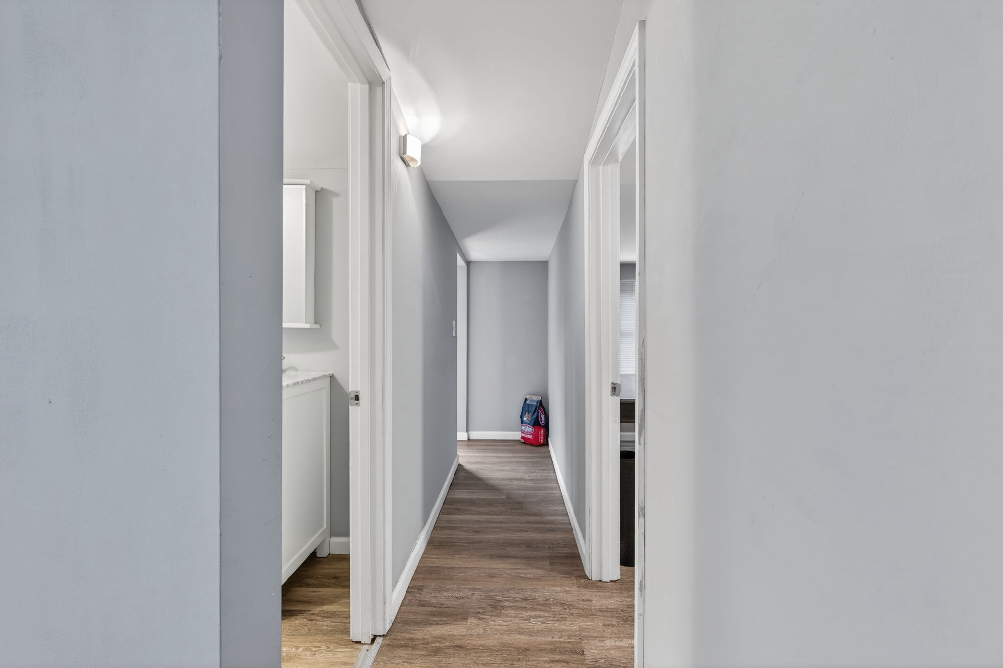 4 Bedrooms Bedrooms, ,1.5 BathroomsBathrooms,Woodford Rentals,For Rent,1390