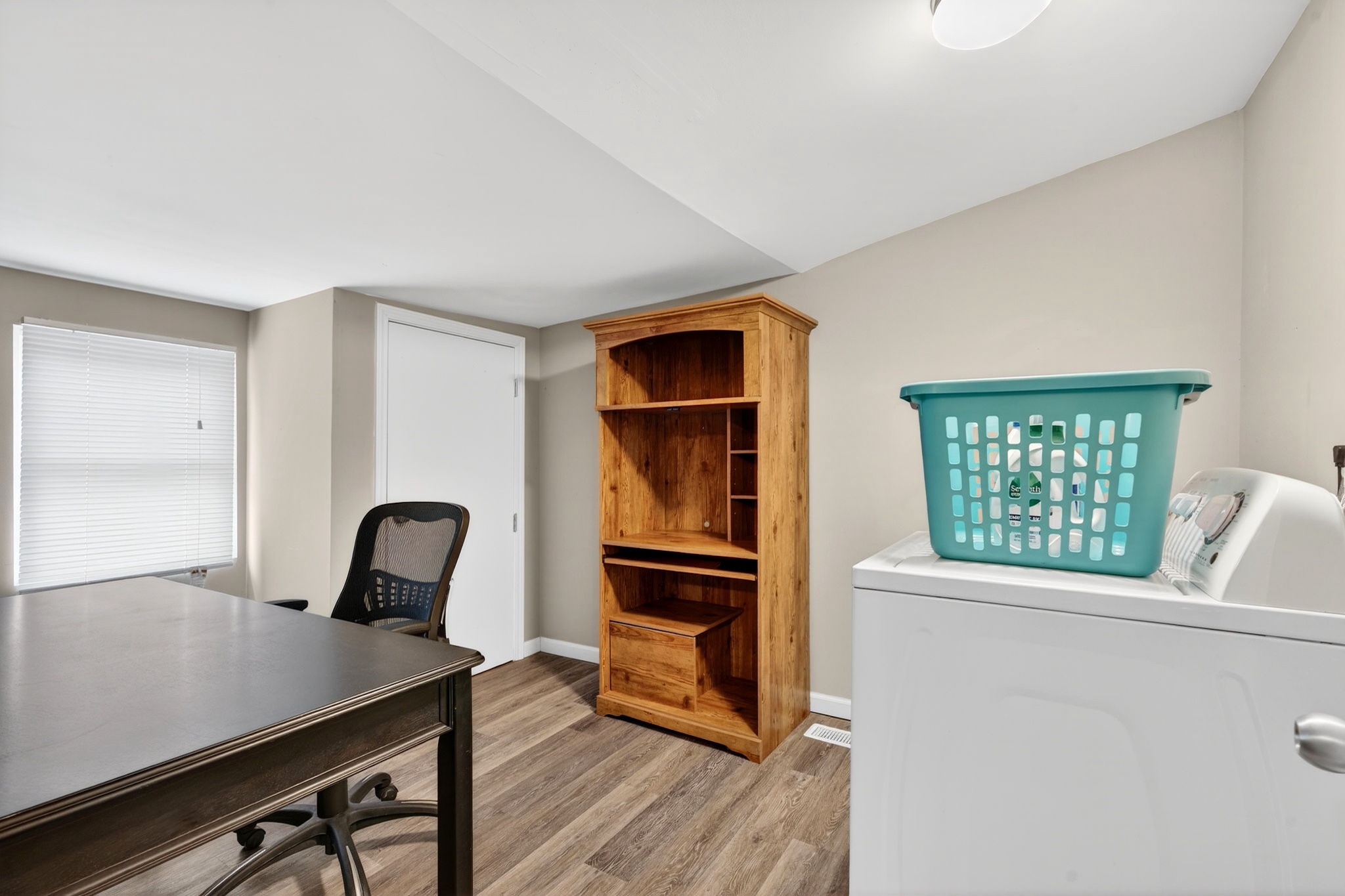 4 Bedrooms Bedrooms, ,1.5 BathroomsBathrooms,Woodford Rentals,For Rent,1390