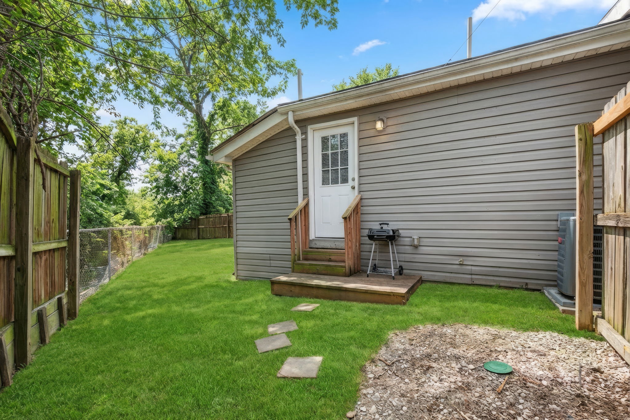 4 Bedrooms Bedrooms, ,1.5 BathroomsBathrooms,Woodford Rentals,For Rent,1390