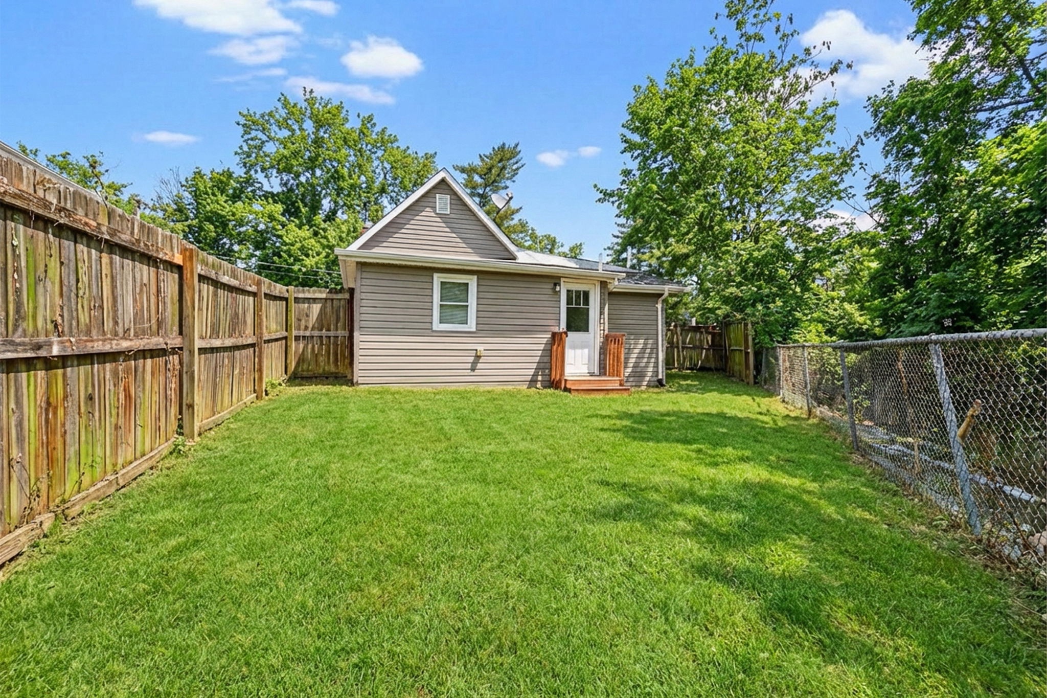 4 Bedrooms Bedrooms, ,1.5 BathroomsBathrooms,Woodford Rentals,For Rent,1390