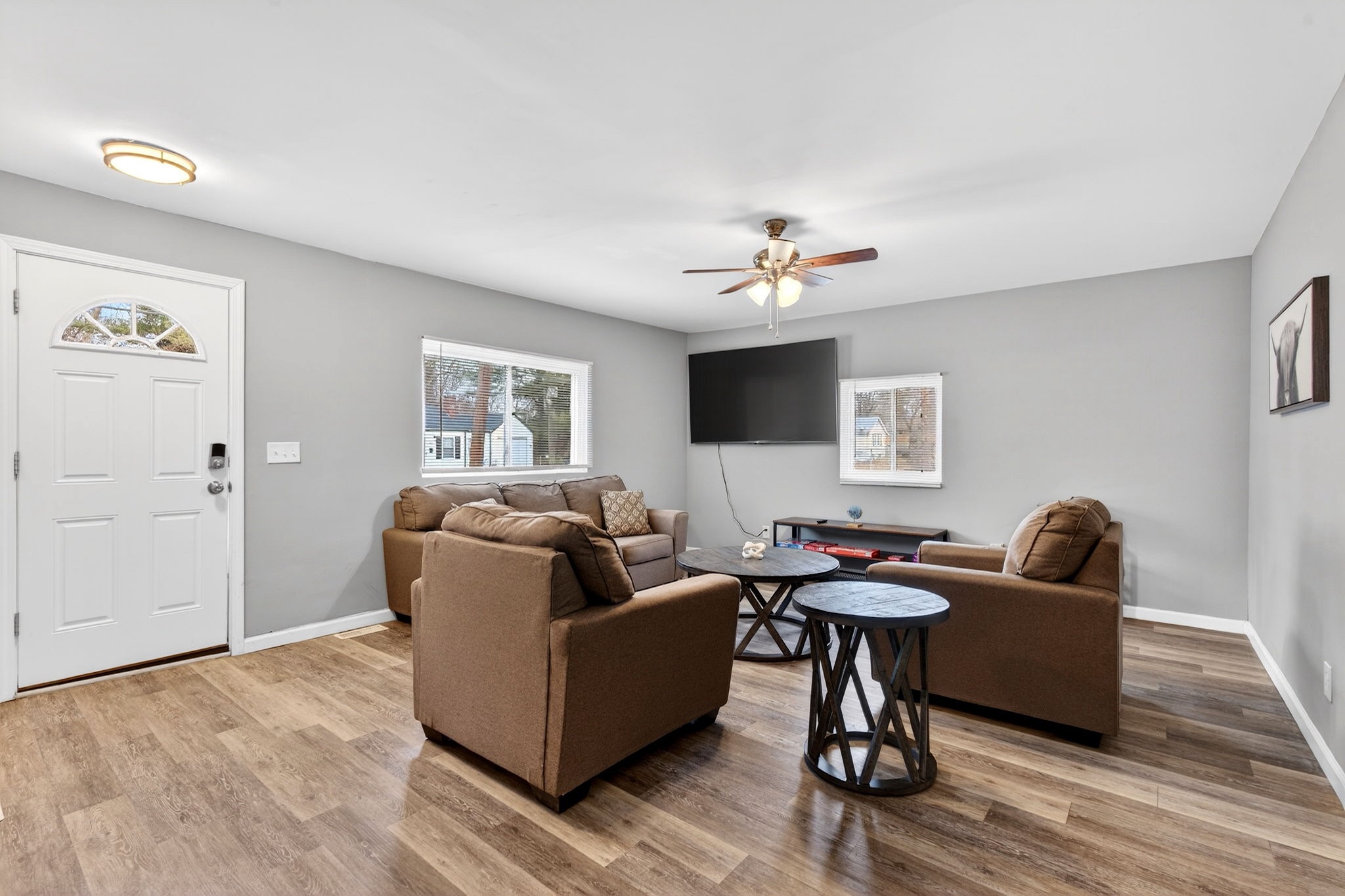 4 Bedrooms Bedrooms, ,1.5 BathroomsBathrooms,Woodford Rentals,For Rent,1390