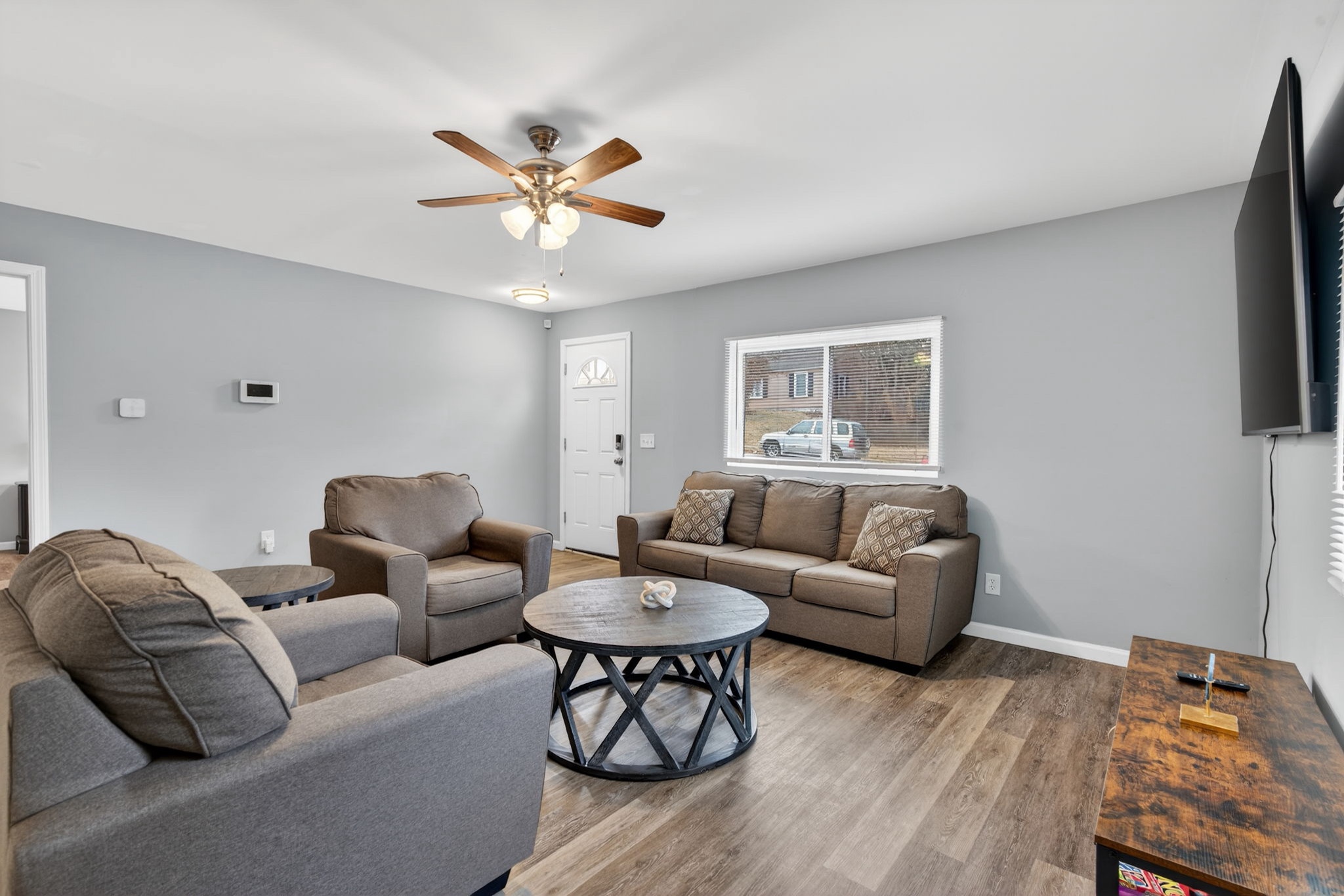 4 Bedrooms Bedrooms, ,1.5 BathroomsBathrooms,Woodford Rentals,For Rent,1390