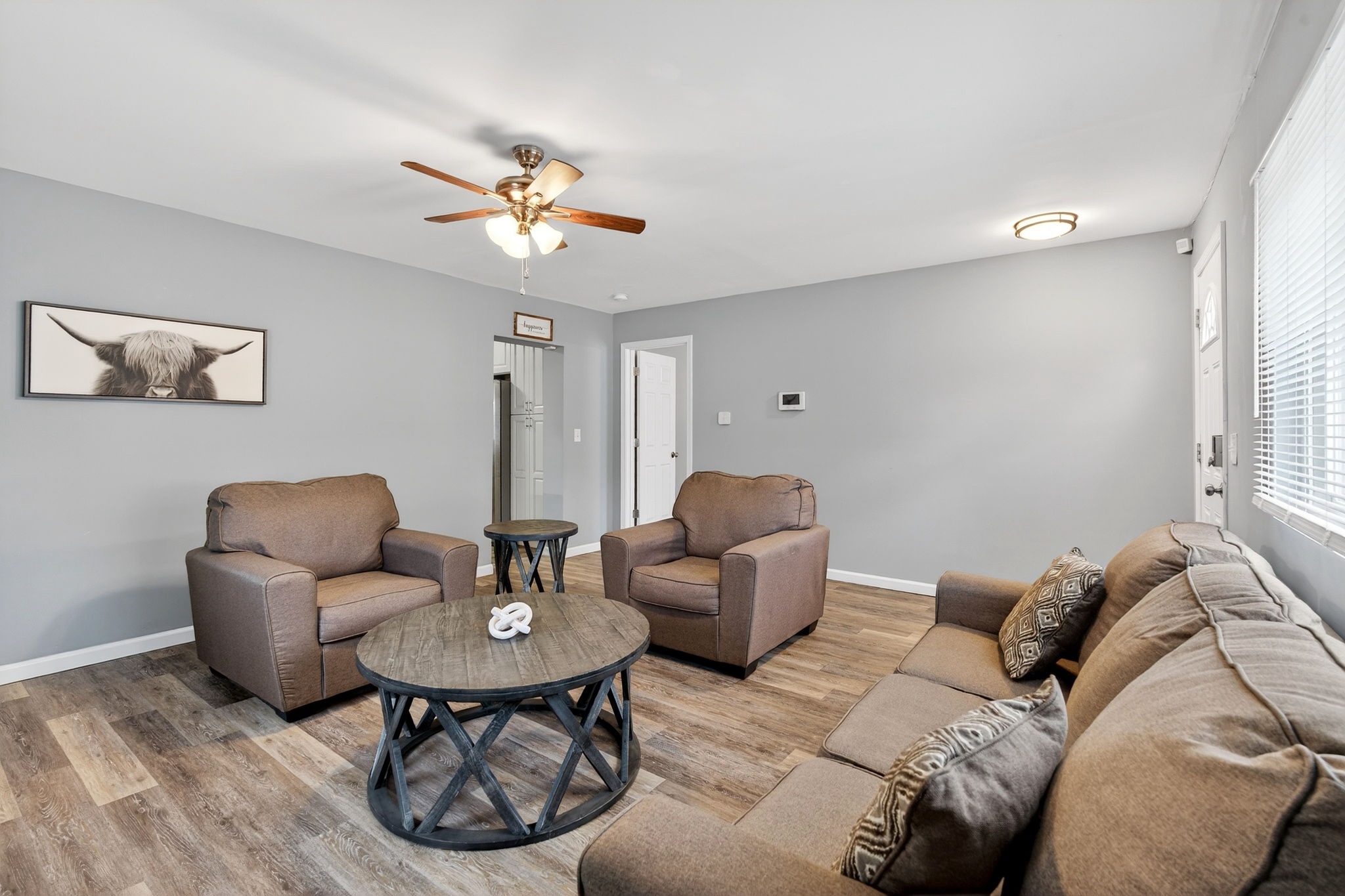 4 Bedrooms Bedrooms, ,1.5 BathroomsBathrooms,Woodford Rentals,For Rent,1390