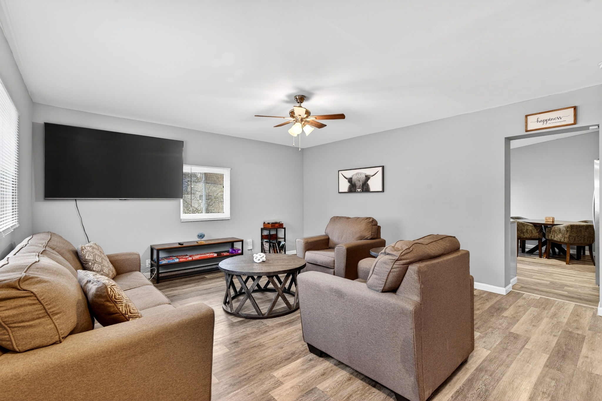 4 Bedrooms Bedrooms, ,1.5 BathroomsBathrooms,Woodford Rentals,For Rent,1390